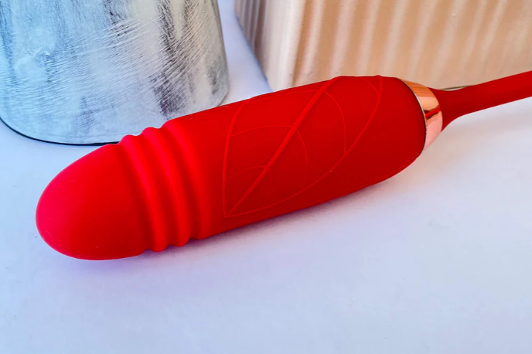 2-in-1 Thrusting Rose Vibrator